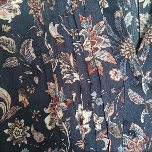 Long sleeve button up top - Picture 4 of 5